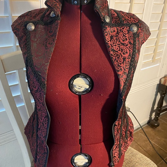 Gothic black and burgundy corset top - Picture 11 of 14